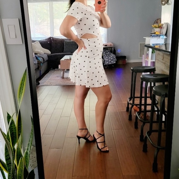 Polka dotted cut out dress - Picture 3 of 4